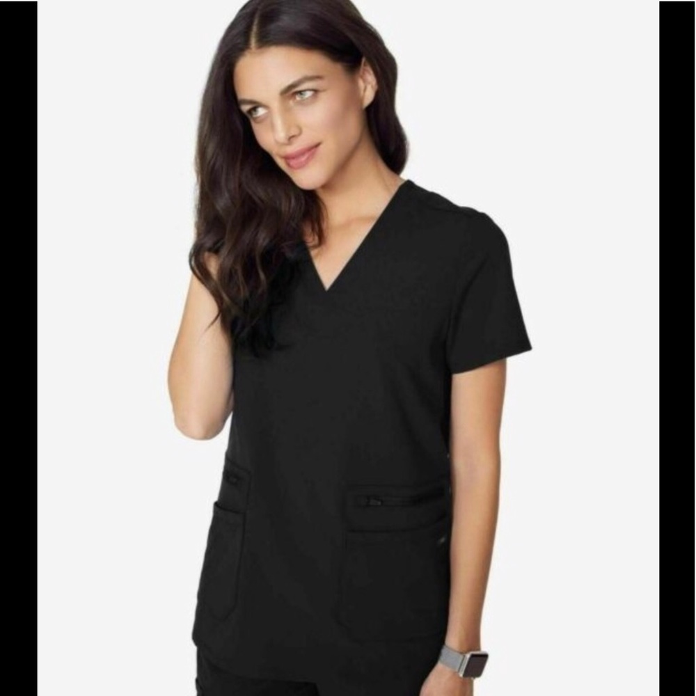 FIGS Women's Black Accra Scrub Top GUC